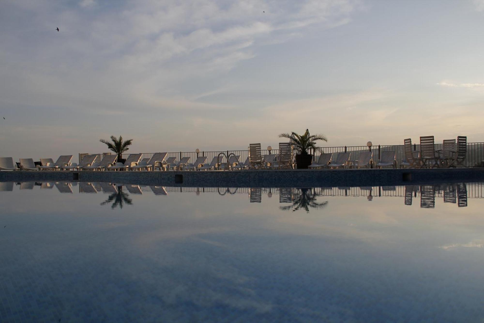 Helios Hotel Балчик Екстер'єр фото